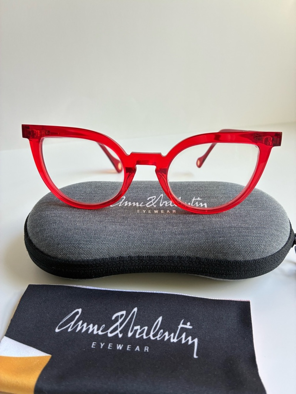 Anne et Valentin Red Bel Air Cat-Eye Glasses — Bold Translucent Frame - Picture 3 of 9